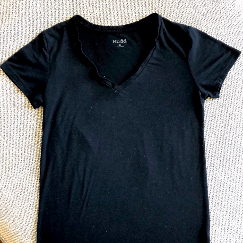 Mudd black V-neck tshirt. Short sleeves. Size S